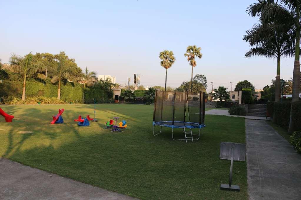 Ramada By Wyndham Varanasi Katesar Chandauli Facilidades foto