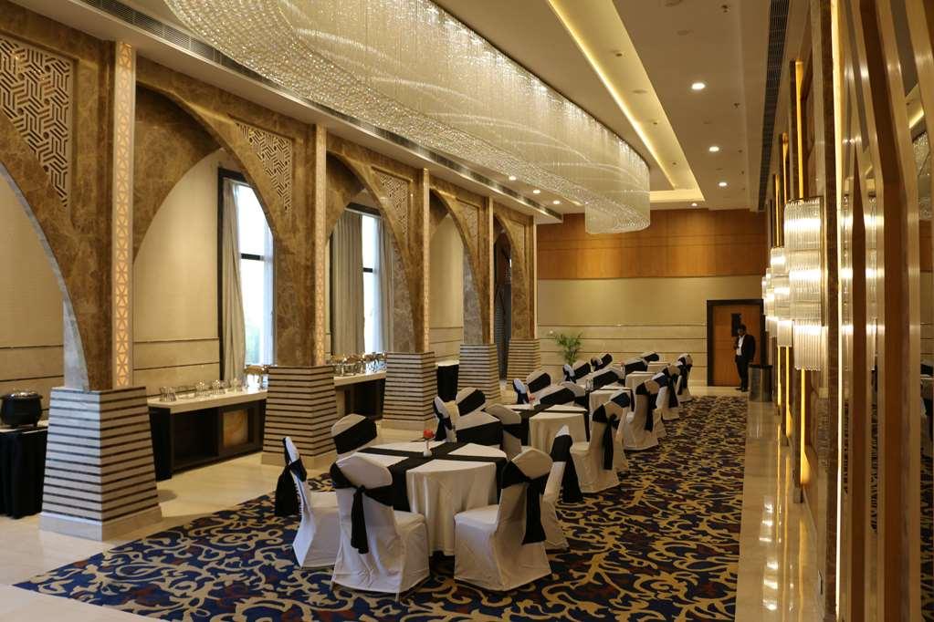 Ramada By Wyndham Varanasi Katesar Chandauli Facilidades foto